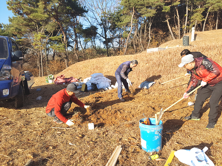 2.평장묘조성-장지준비작업.jpg