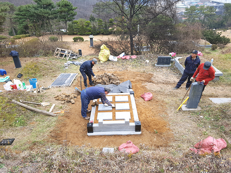 4-2.평장묘-표비석설치.jpg